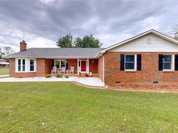 5163 Robin Ln, Randleman, NC 27317