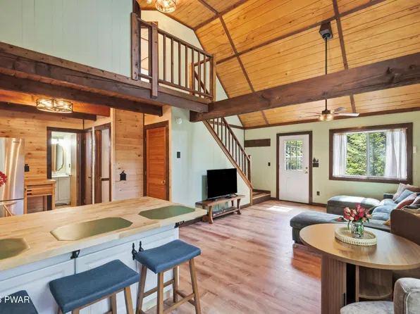 1170 Wallenpaupack Dr, Lake Ariel, PA 18436