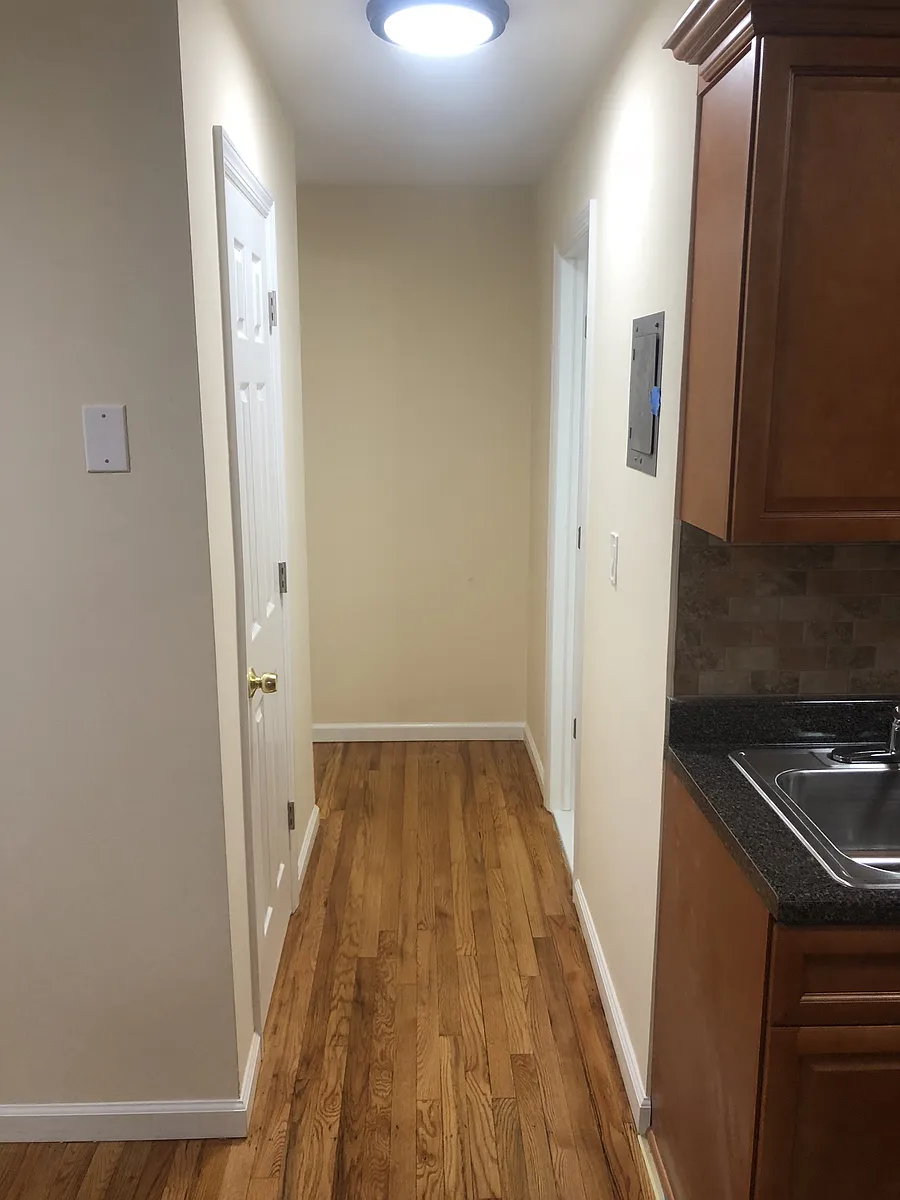 Building Photo - 16 Waldron Ave #12B