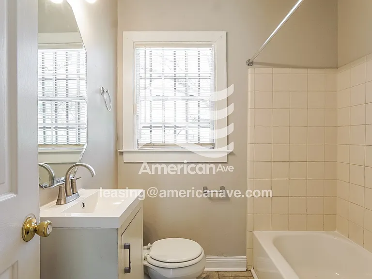 78158_013_bathroom_13675342.jpg
