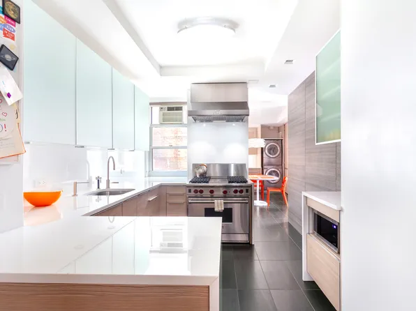 8 East 96th Street image 4 of 24