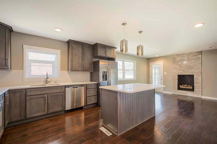 1st image of 765 Rebecca Dr