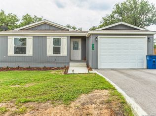 129 Cordell Oaks Blvd, Seguin, TX 78155