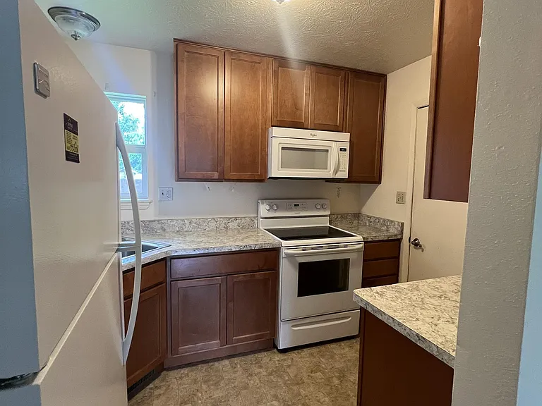 617 W Fern Ave — Photo 8