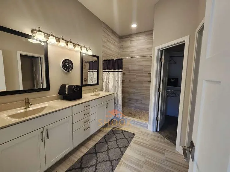 Brownstone Condominiums — Photo 11