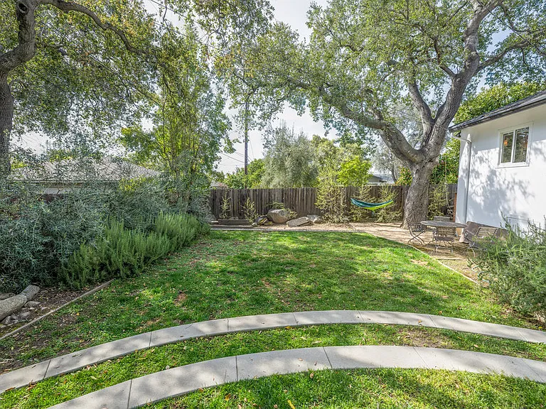 2152 Grand Oaks Ave — Photo 28