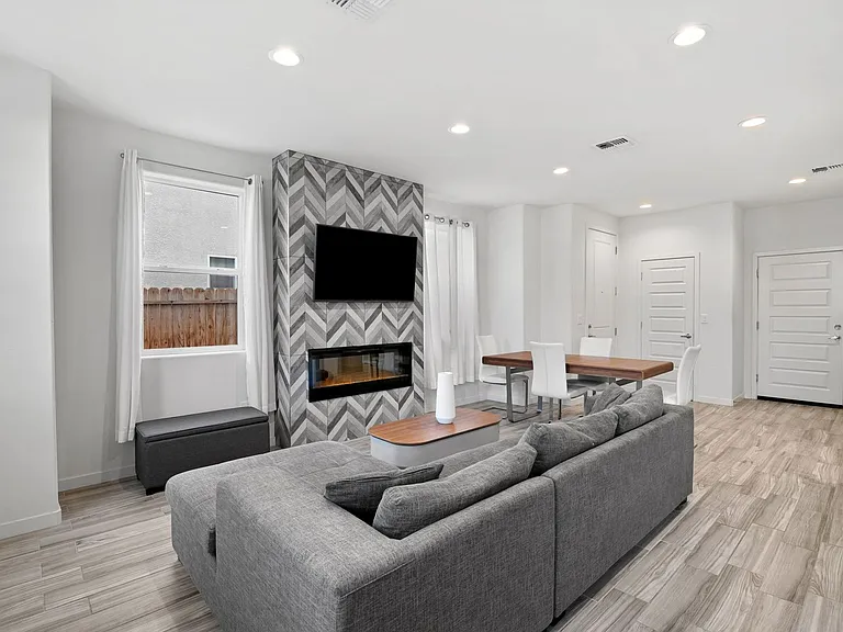 2814 Green Head Ct — Photo 4