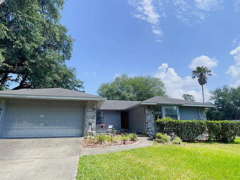 7720 NW 38th Pl — Photo 5