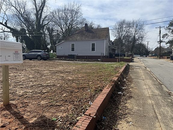 4th image of 502 Thomas St