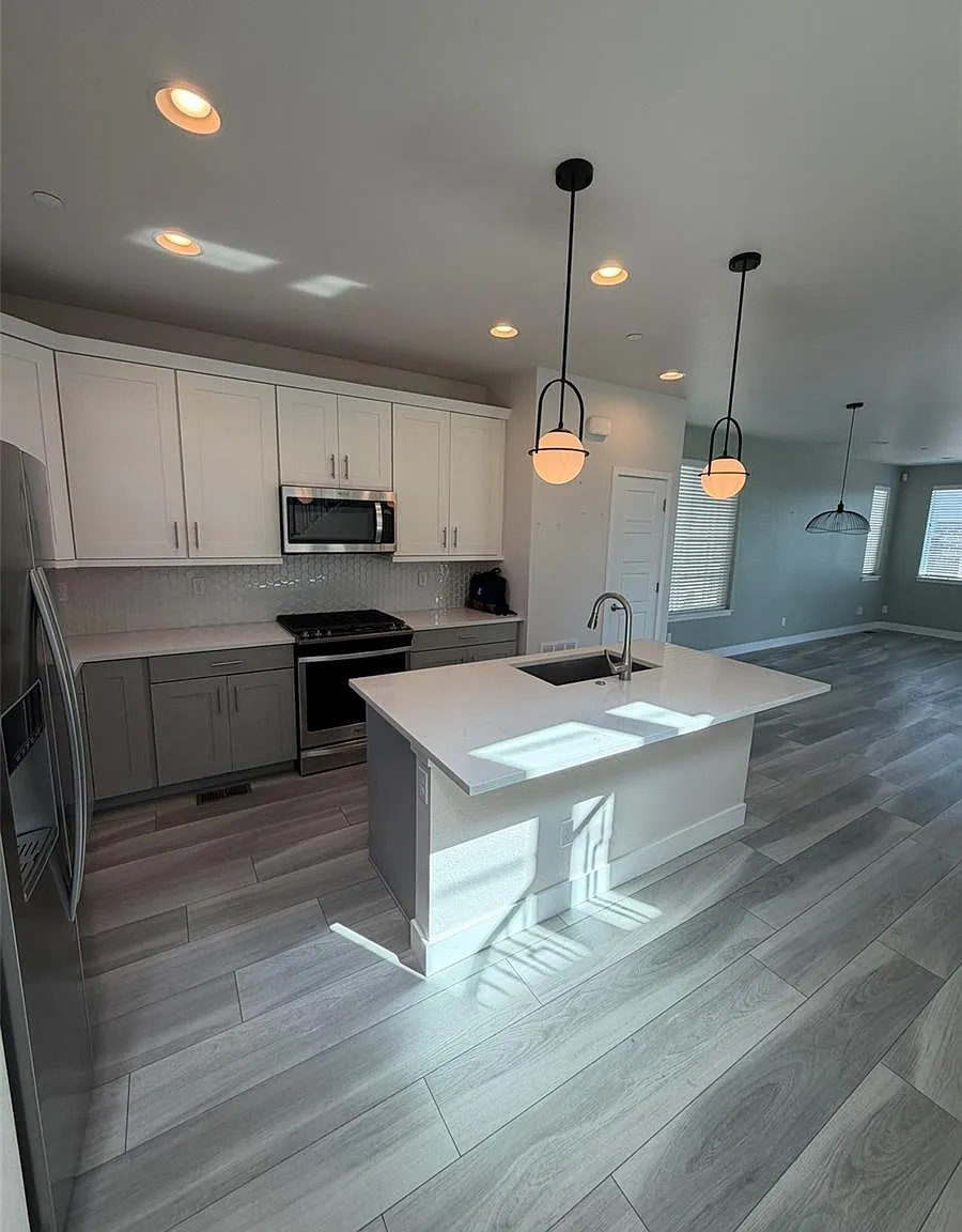 2 bed, 2.5 bath, 1668 sqft, $2,995 — Photo 4