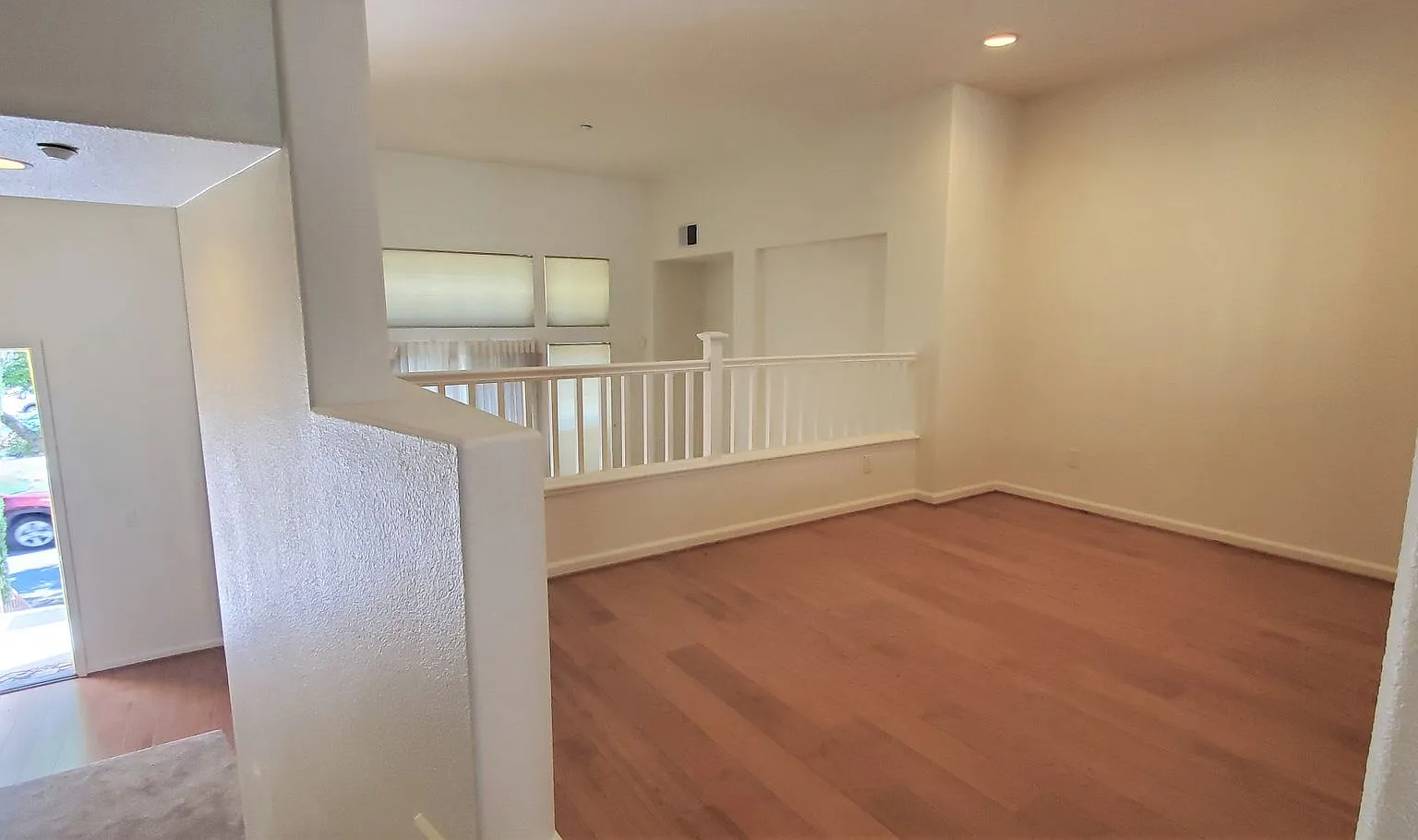 Gorgeous 3 Bed/2.5 Bath Townhome In Rivermark - Santa Clara — Photo 4