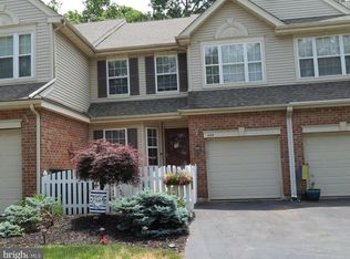 445 Penn Oak Ct, Harleysville, PA 19438