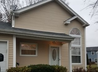3519 Southport Dr, Island Lake, IL 60042