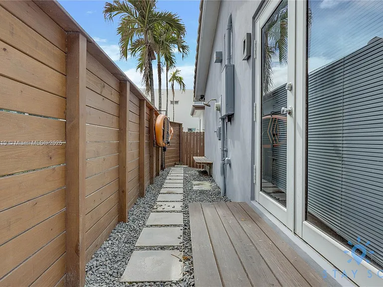 328 Missouri St — Photo 33
