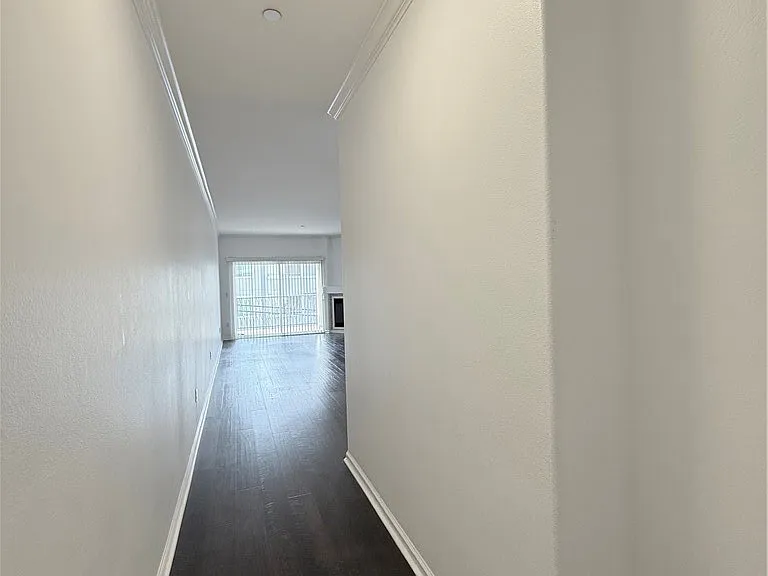 3401 S Bentley Ave #203 — Photo 29