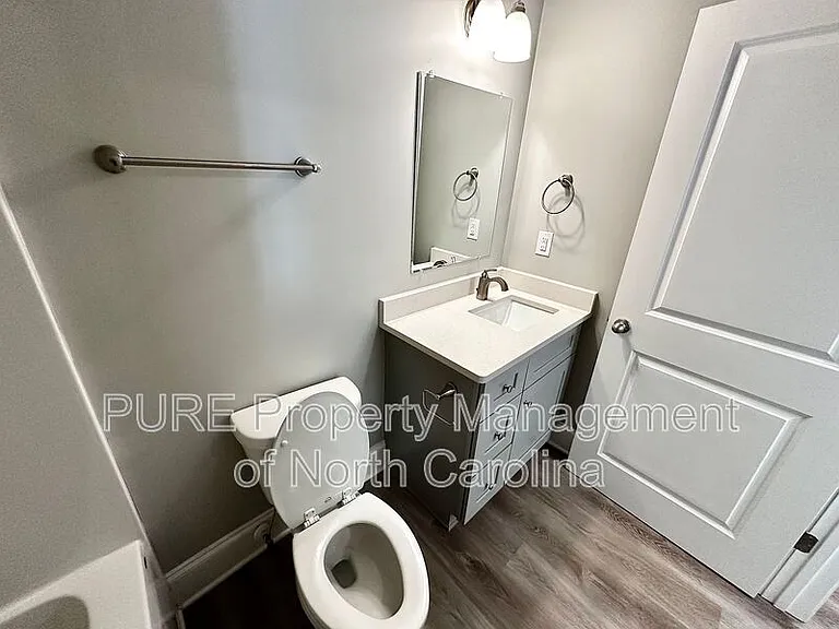 708 Union St S — Photo 58