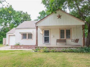 2126 E Menlo Dr, Wichita, KS 67211