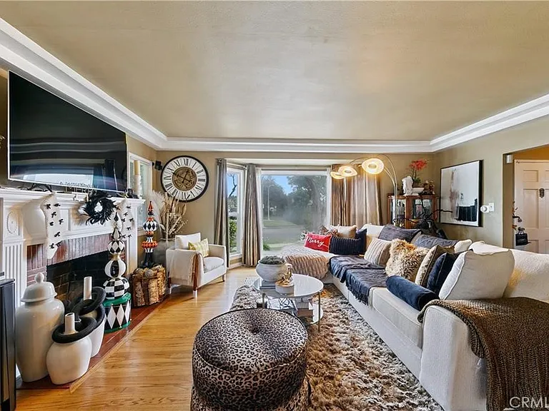 3907 Edgehill Dr — Photo 6