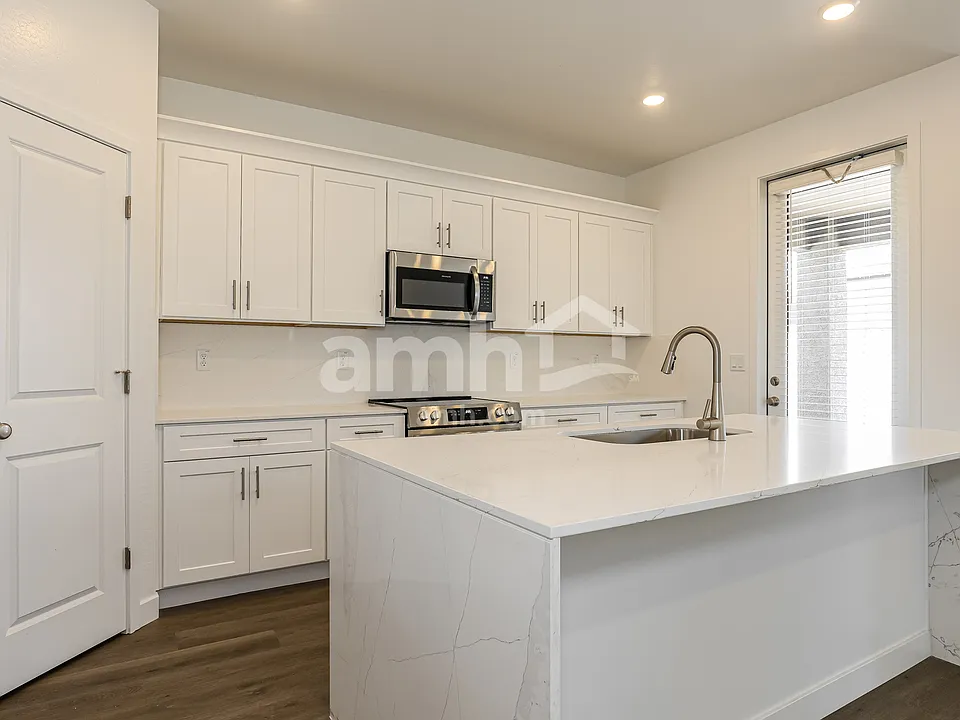 Building Photo 5