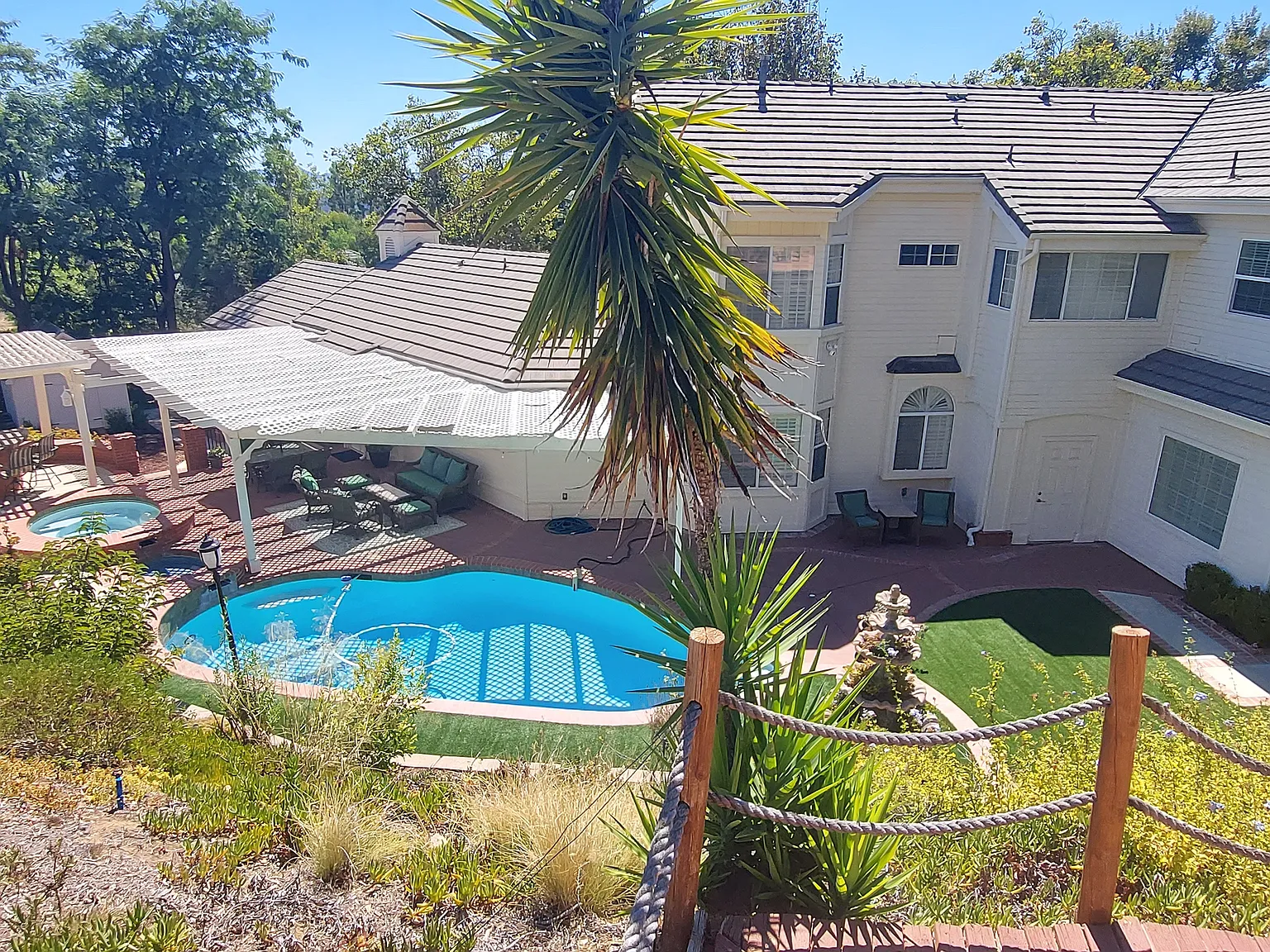 4 bed, 3.5 bath, 4461 sqft, $14,000 — Photo 2