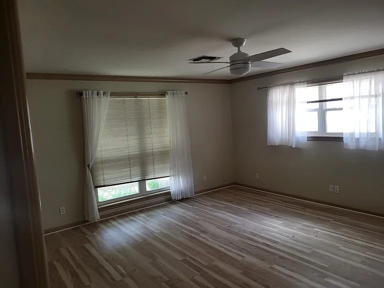 307 N Avenue M — Photo 5