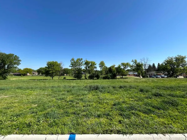 108 Maverick Ln, Riceville, IA 50466