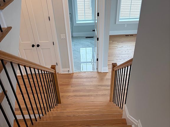 4th image of 35 Beachland Avenue