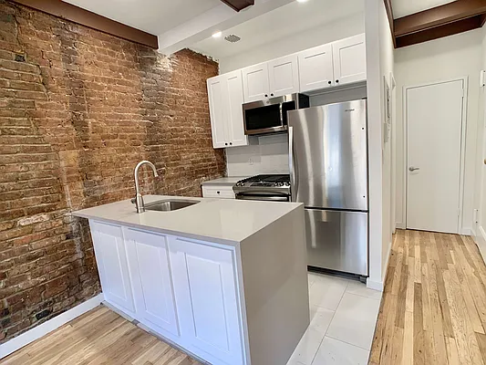 Rented by Building Equity Real Estate LLC | media 15