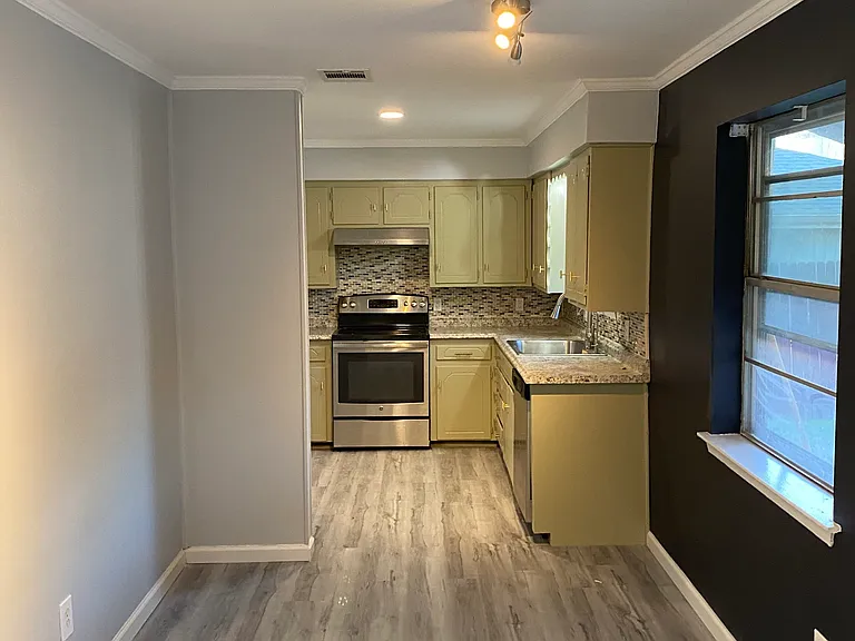 729 Lisa Ln — Photo 5