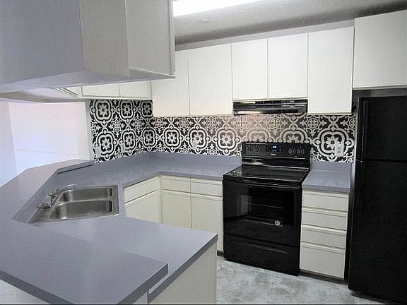 Kitchen prior to update 