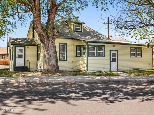 302 N Iler St, Moxee, WA 98936