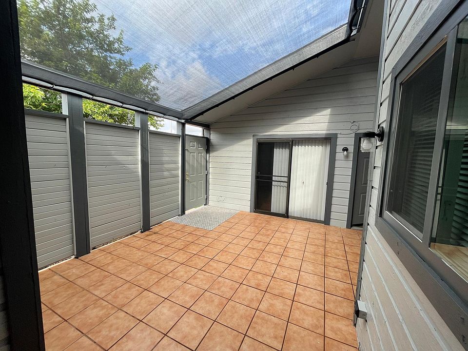 1st image of 602 Bellaire Dr APT C