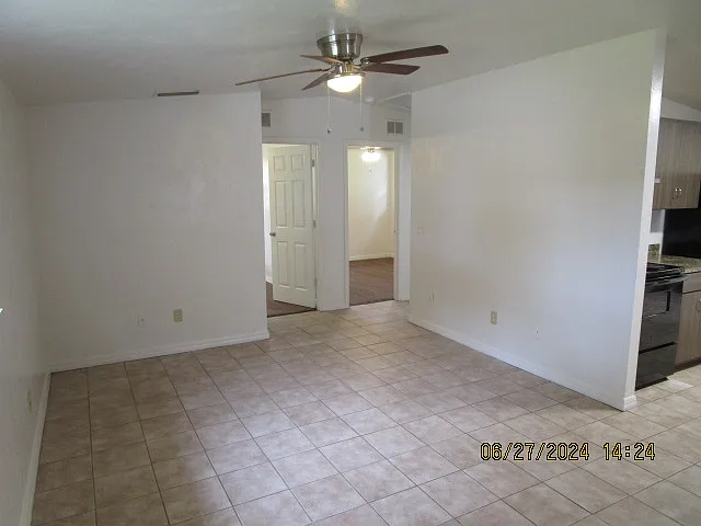 Elsie Ave 446 - 1 — Photo 2