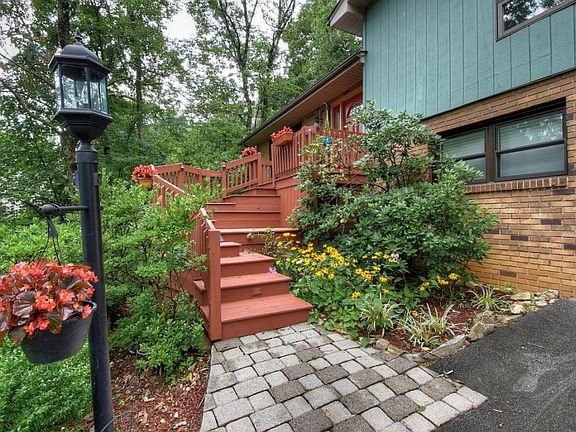 4th image of 1838 Woodhaven Dr