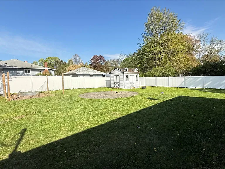 60 Ryerson Rd — Photo 21