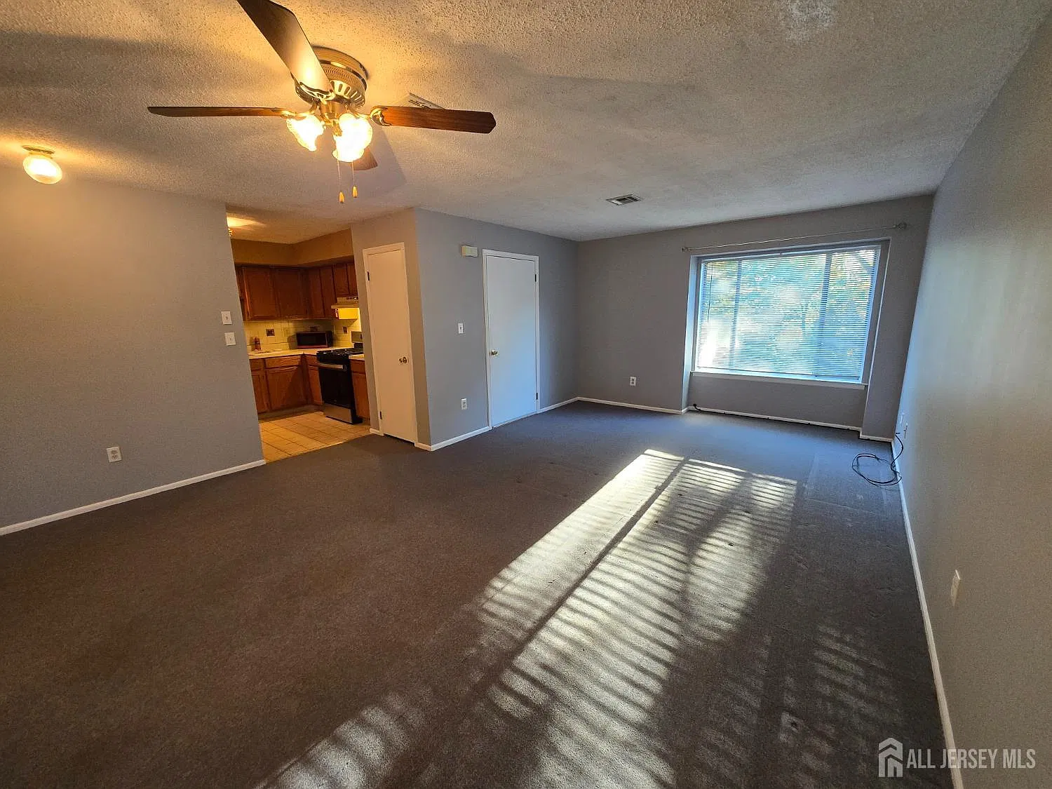 2 bed, 1.0 bath, 1007 sqft, $2,350 — Photo 2