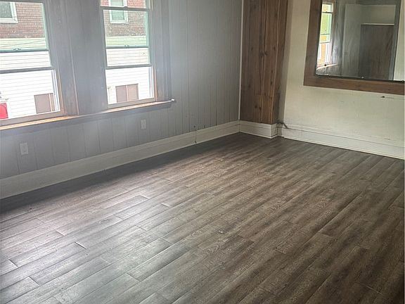 2nd image of 914 Penn St