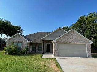 628 E Walcott St, Pilot Point, TX 76258