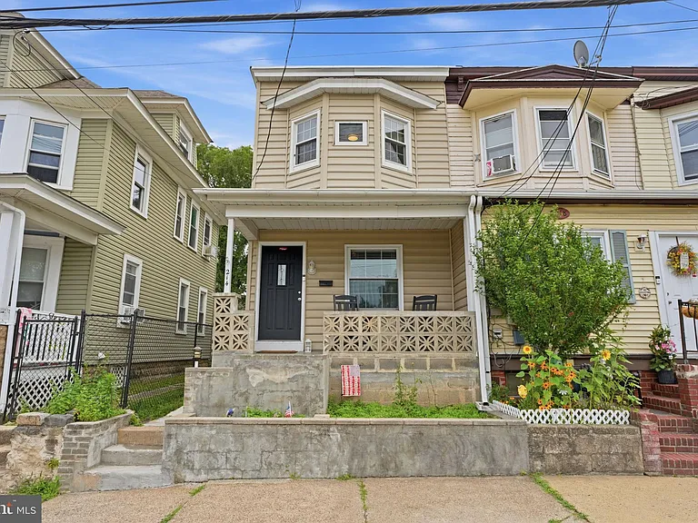 214 Washington St — Photo 2