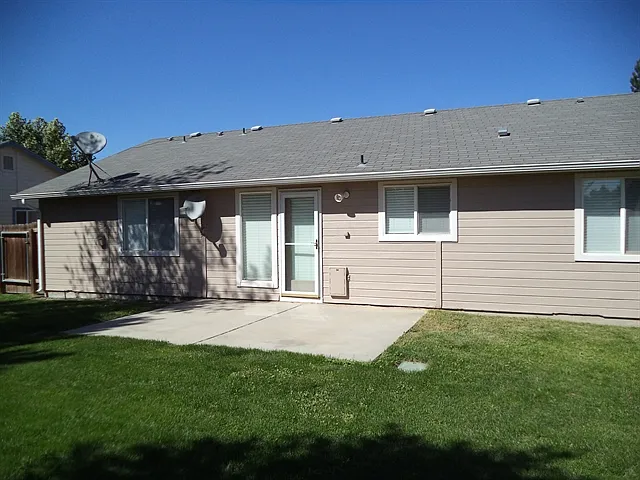609 Oxford Way — Photo 10