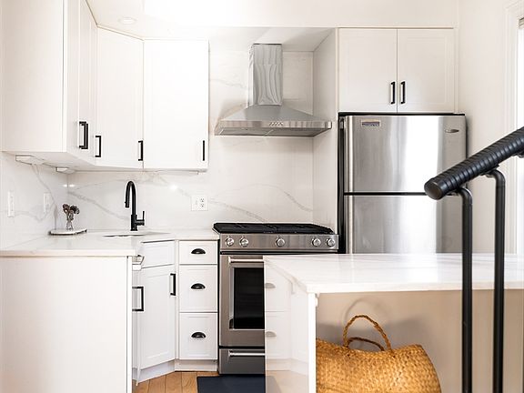 3rd image of 4 Webster St APT 3