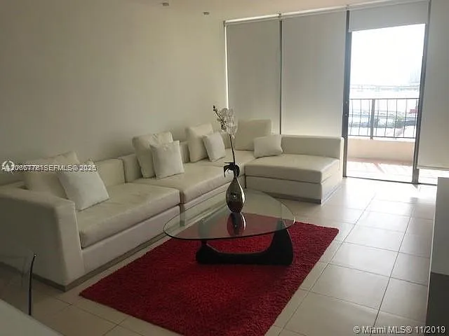 Venetia Condo — Photo 1