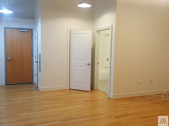 4th image of 4801 N Ravenswood Ave Unit 4