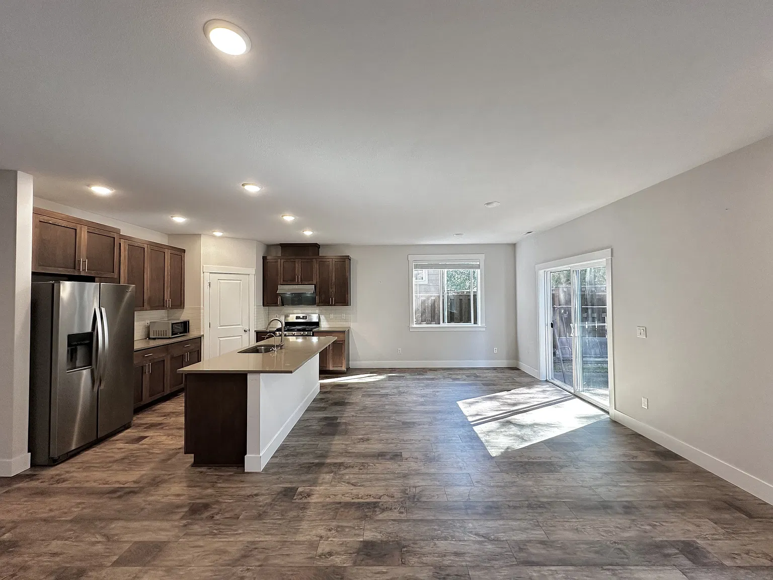4 bed, 2124 sqft, $3,500 — Photo 2