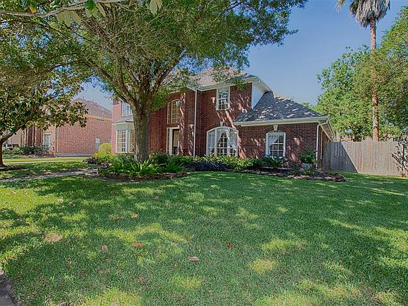 3rd image of 2433 Lakeside Dr