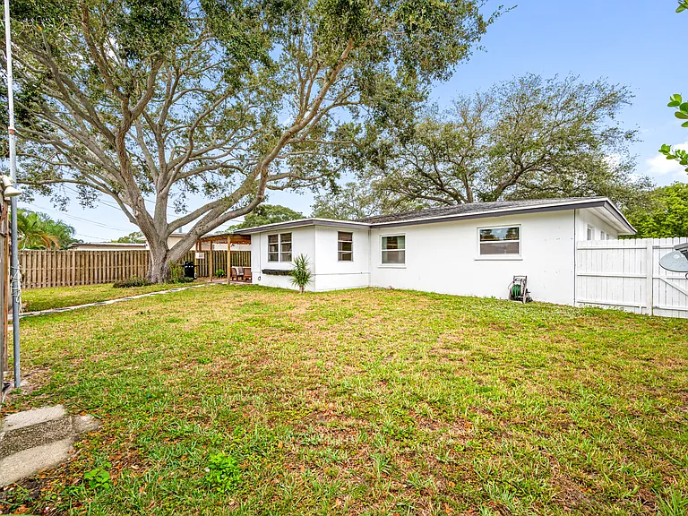 1679 Leisure Dr — Photo 40