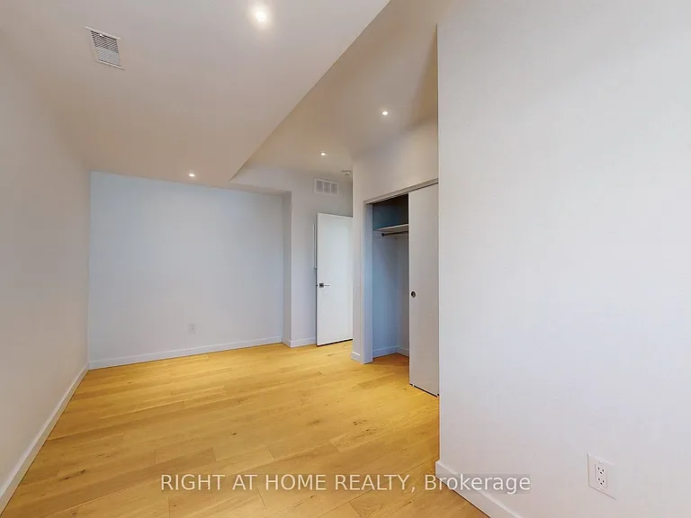 3122 Dundas St W #5 — Photo 16