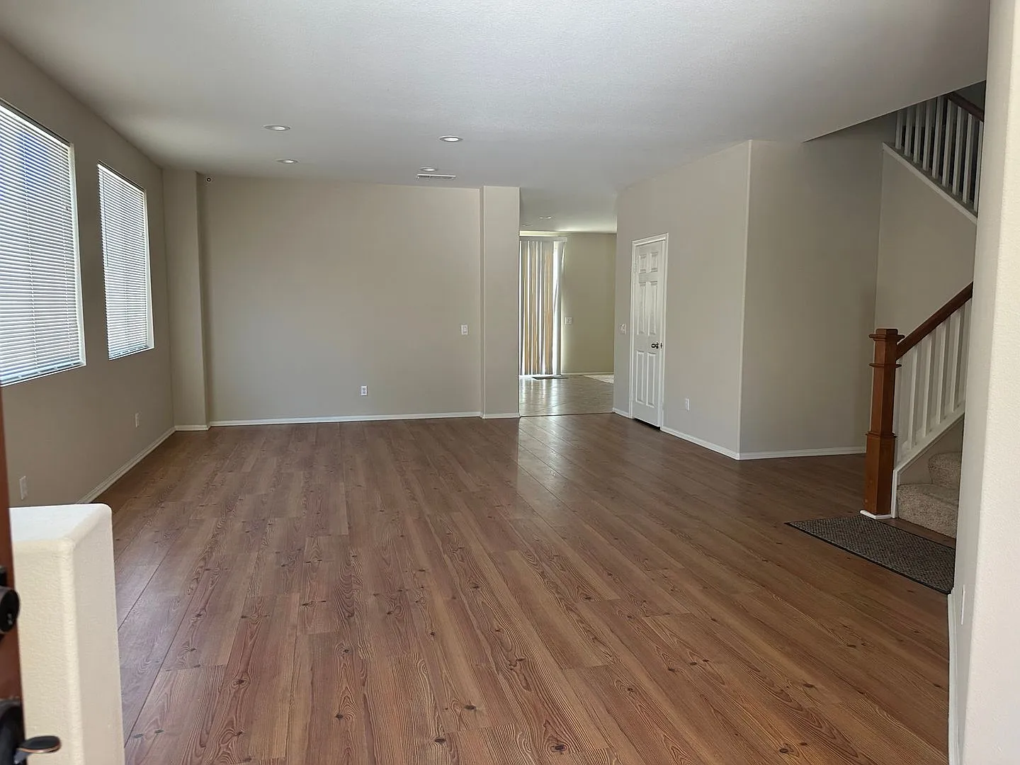 Bedroom 3 bath home in Hemet — Photo 2