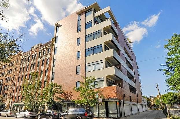 1st image of 834 W Montrose Ave