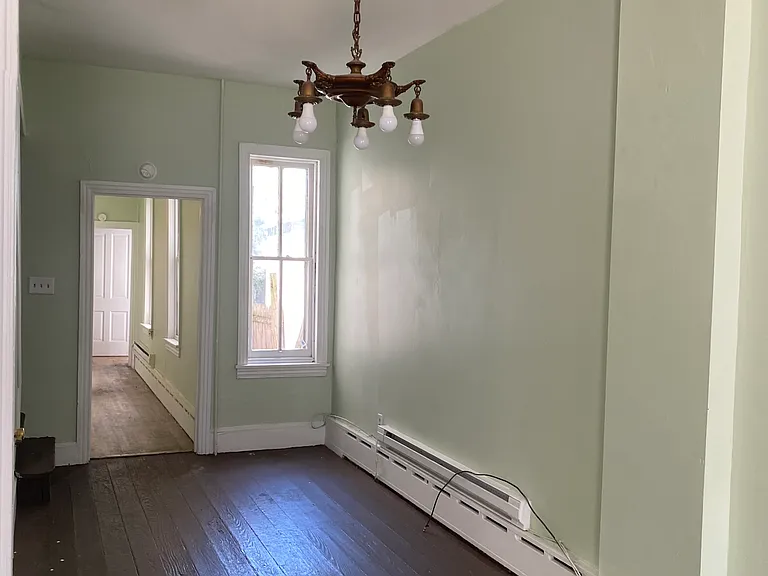 420 Maple St — Photo 1